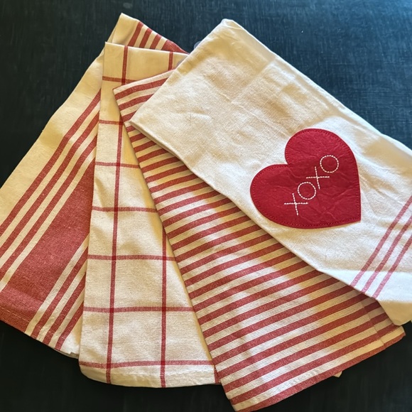 Red Tea Towel Set - Picture 2 of 2